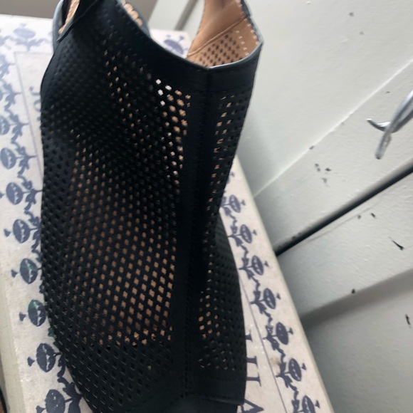 RESTRICTED … black sandals - Picture 15 of 16